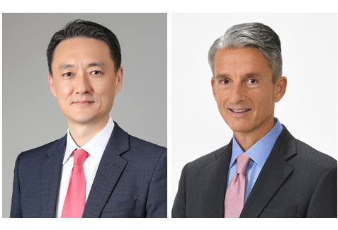 (From left to right in the picture) Albert Kim, Managing Director of MSD Korea, Bill Schuster, Country Manager of Viatris Korea.