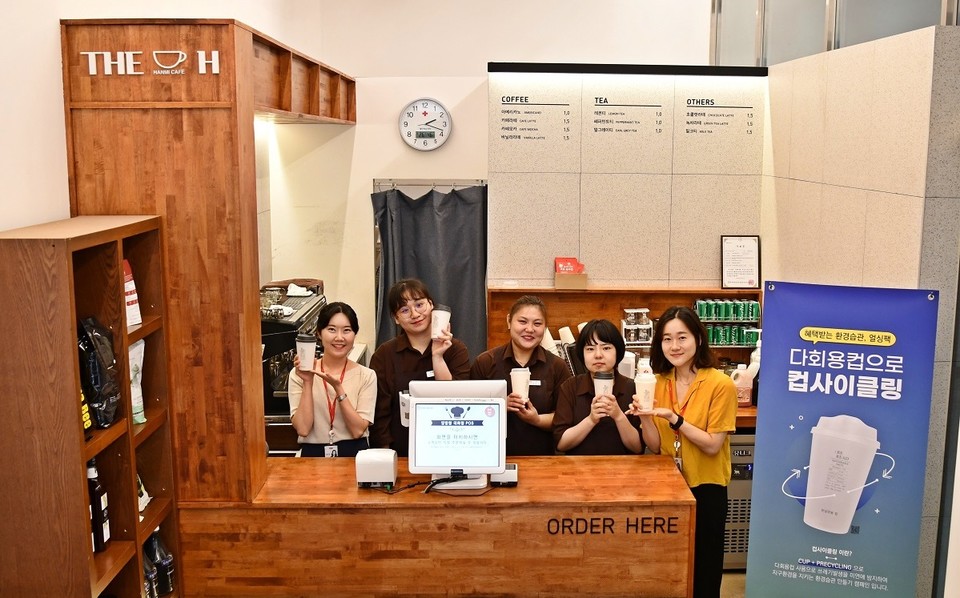 서울 송파 소재 한미약품 본사 인근 'The H' 카페에서 다회용컵을 도입했다. / 사진=한미약품
