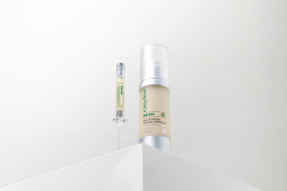 이지듀 'DW-EGF 멜라토닝 원데이 앰플' / 사진=디엔코스메틱스