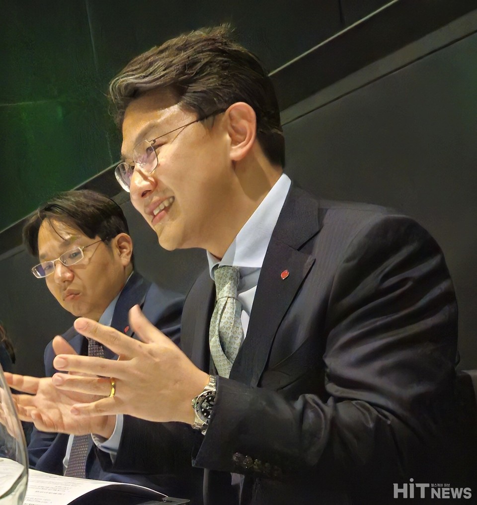 CEO Won-Jik Lee (right) / Photo by Reporter Jae-Seon Hwang