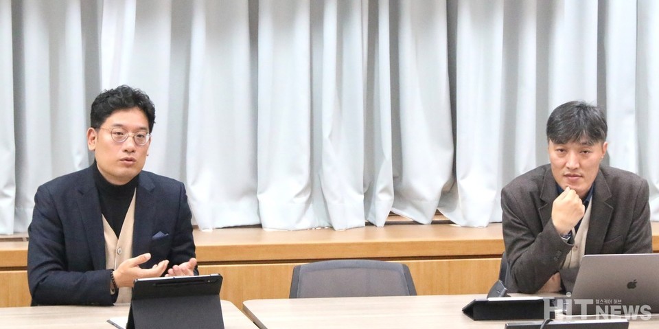 Seung-Ha Lee (left), Director of the Osong plant at Daewoong Pharmaceuticals, and Jung-Jae Lee, Business Head of IDS&TRUST, respond to questions from the KPBMA’s specialized press reporters.