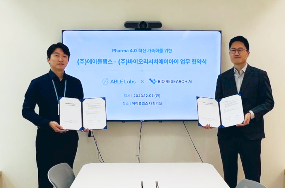 (사진 왼쪽부터) 신상 에이블랩스 대표, 이상윤 올림푸스 슬롯사이트 대표 / 사진=에이블랩스