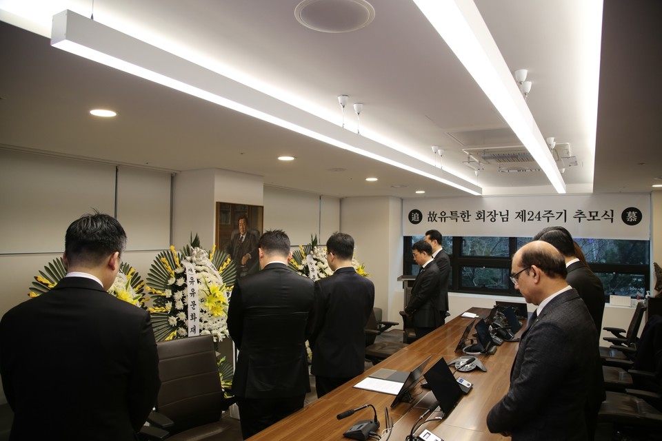 유유제약 창업주 고(故) 인호 유특한 회장 24주기 추모식 모습 / 사진=유유제약