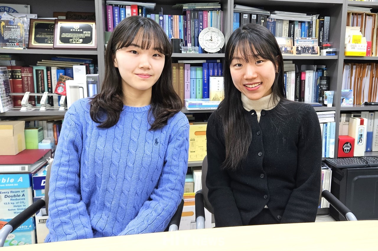 (사진 왼쪽부터) 중앙대 약학대학 약물표적화 연구실 김민 규제약학과 석사과정 연구원, 김수현 약학과 박사과정 연구원