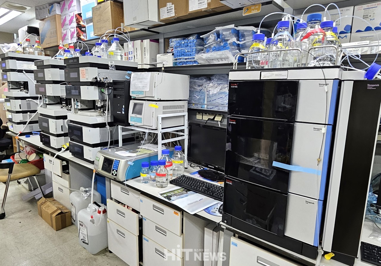 약물표적화 연구실은 다수의 HPLC를 보유하고 있다.