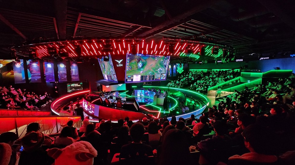 LCK 경기를 관람 중인 무료 슬롯 사이트 직원이 촬영한 롤파크 전경 / 사진=무료 슬롯 사이트