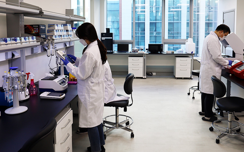 테라젠헬스 마이크로바이옴 랩 내부 모습 / 사진=롯데헬스케어