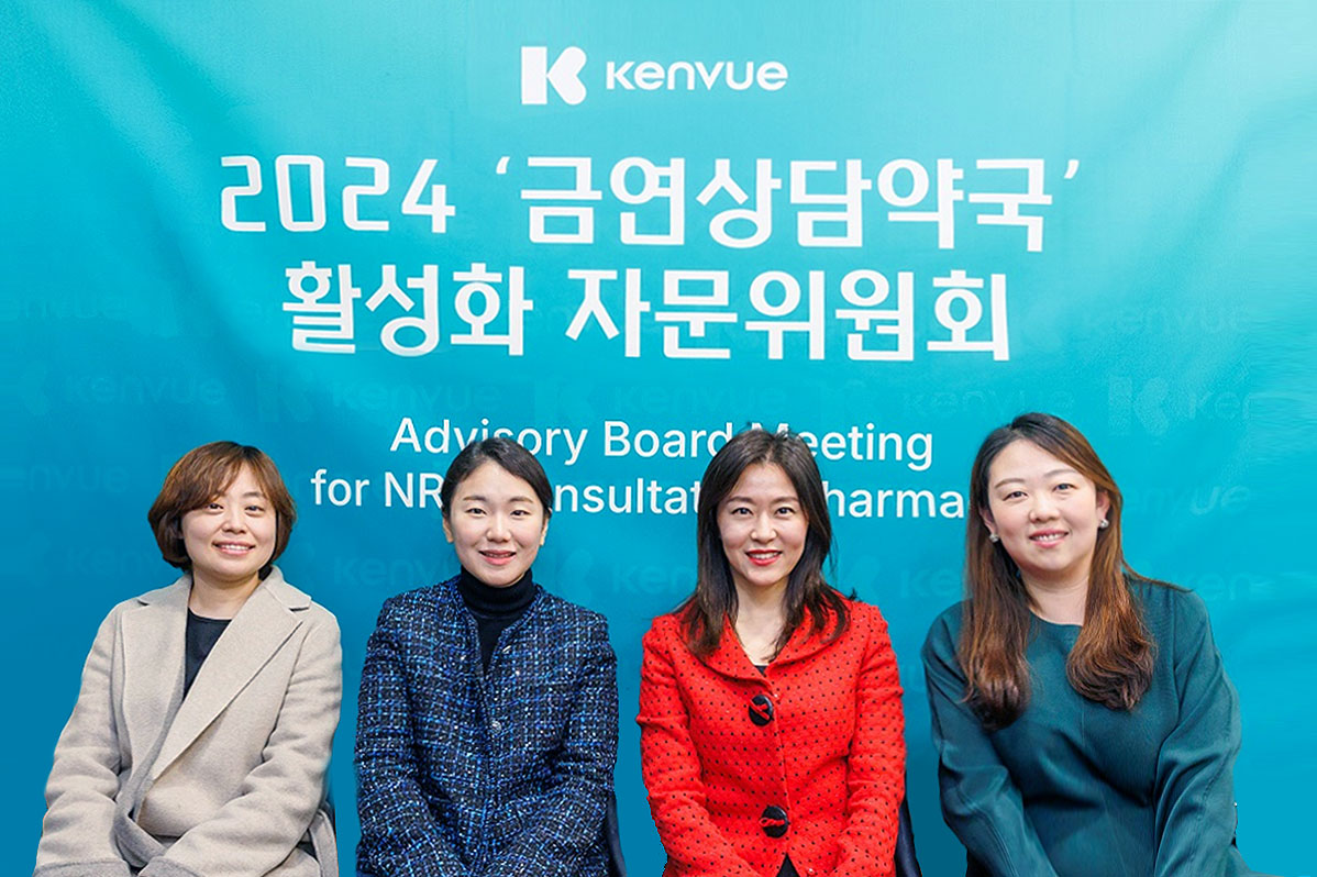 (사진 왼쪽부터) 늘픔온누리약국 최진혜 약사, 가나안약국 김정은 약사, 일산더조은약국 이지현 약사, 상아약국 김선혜 약사 / 사진=한국존슨앤드존슨판매