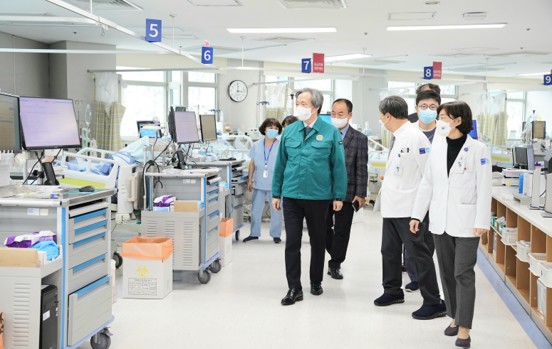 정기석 보험공단 이사장이 진료체계 점검을 위해 일산병원을 방문했다/사진=국민건강보험공단