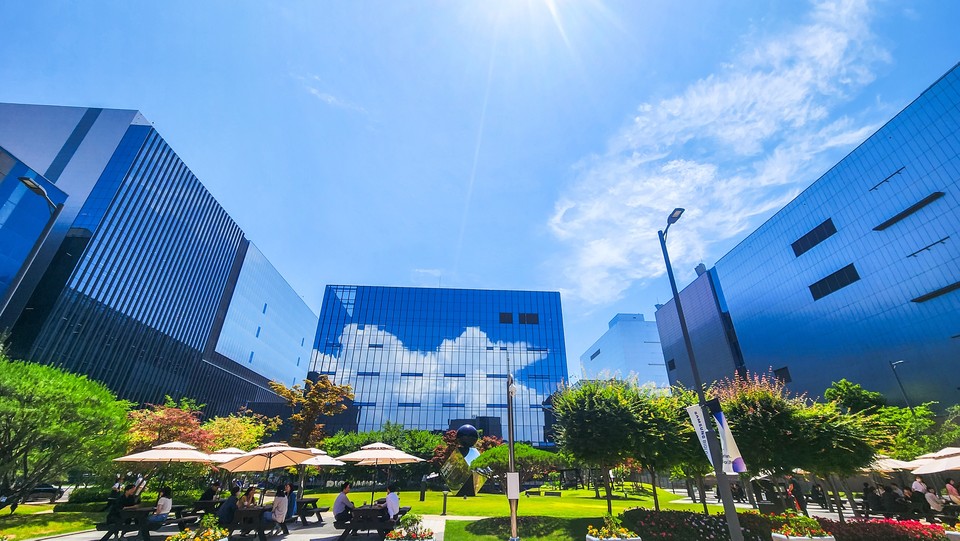 Samsung Biologics Headquarters Exterior / Photo by Samsung Biologics