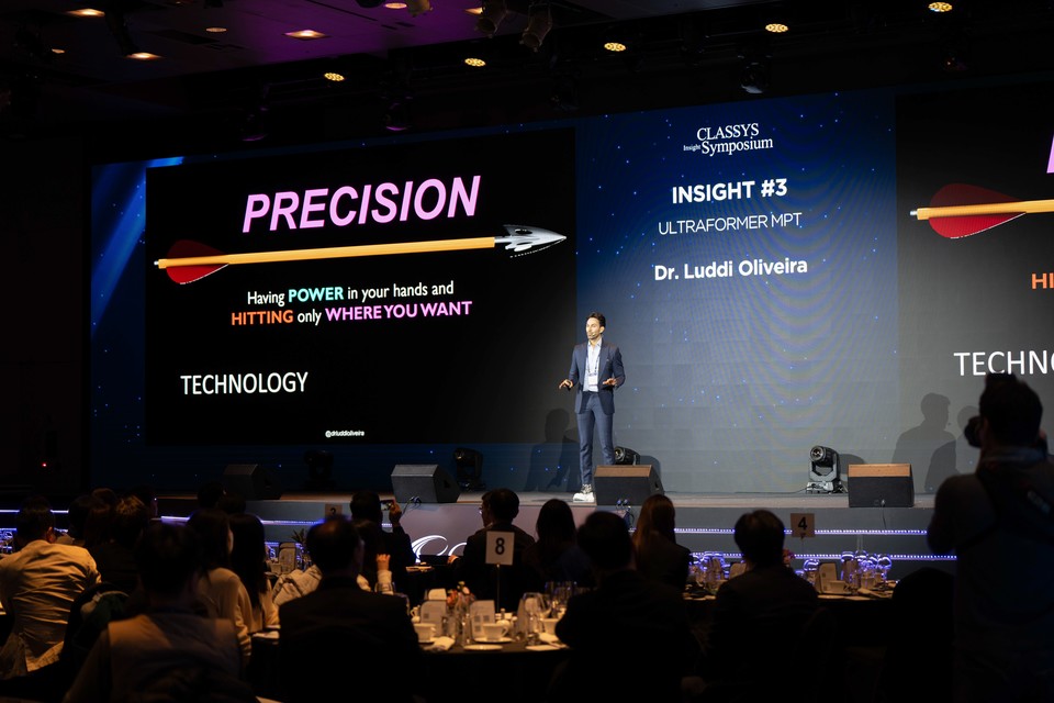 인사이트 심포지움 인 서울에 참가한 브라질 현지 오피니언 리더 Dr. Luddi Oliveira가 Ultraformer MPT의 혁신 기술과 프로토콜을 공유하고 있다. / 사진=클래시스