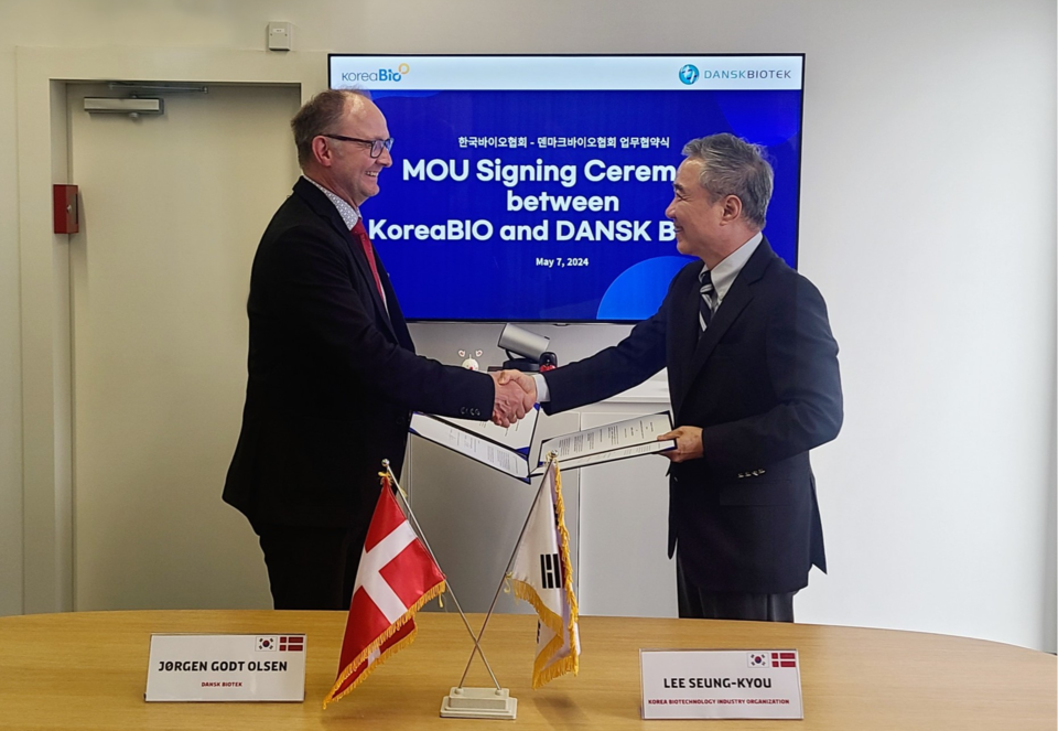 (사진 왼쪽부터)​​​​​ 요건 올슨 덴마크바이오협회 사무총장, 이승규 한국바이오협회 부회장 / 사진=한국바이오협회