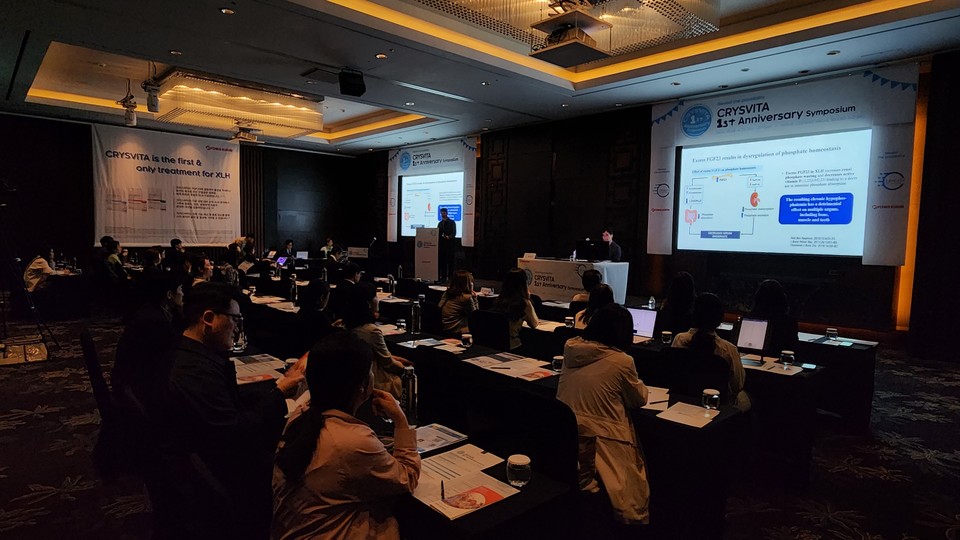 한국쿄와기린은 지난 4월 26~27일 양일간 서울 콘래드호텔에서 소아청소년과 전문의를 대상으로 X연관 저인산혈증(XLH) 치료제 '크리스비타'의 국내 건강보험급여 적용 1주년을 기념하는 심포지엄을 개최했다. / 사진=한국쿄와기린