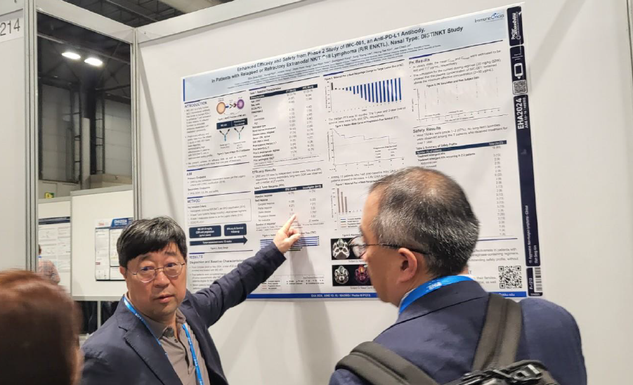 김원석 삼성서울병원 교수가 EHA에서 이뮨온시아의 임상 연구 'IMC-001'의 임상 2상 데이터에 대해 설명하고 있다. / 사진=