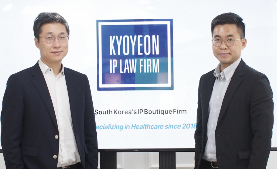 김경교(사진 왼쪽)·양용 교연특허법률사무소 변리사
