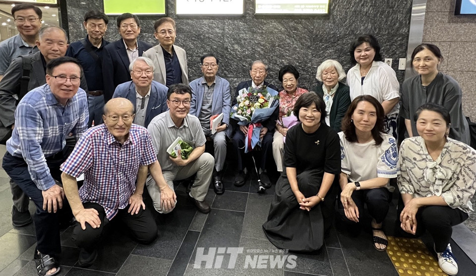 스승 김낙두 서울대명예교수 자서전 출간을 기념하기 위해 참석한 제자들.