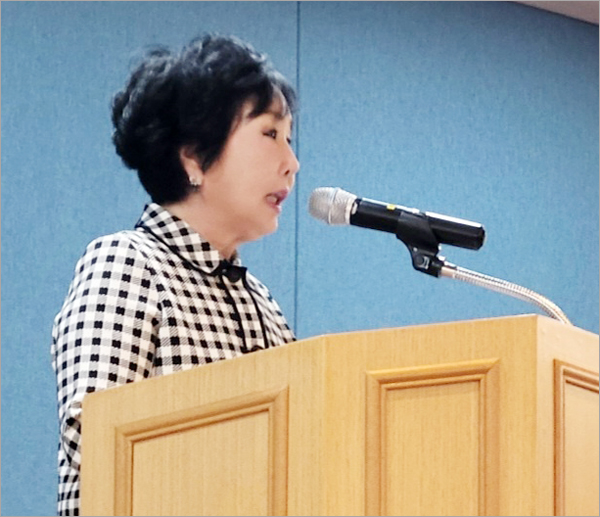 조선혜 회장은 창립 22주년 기념식에서 위기를 강조하며, 분명한 목표 설정과 굳은 의지로 위기를 돌파하자고 말했다. 사진=지오영.
