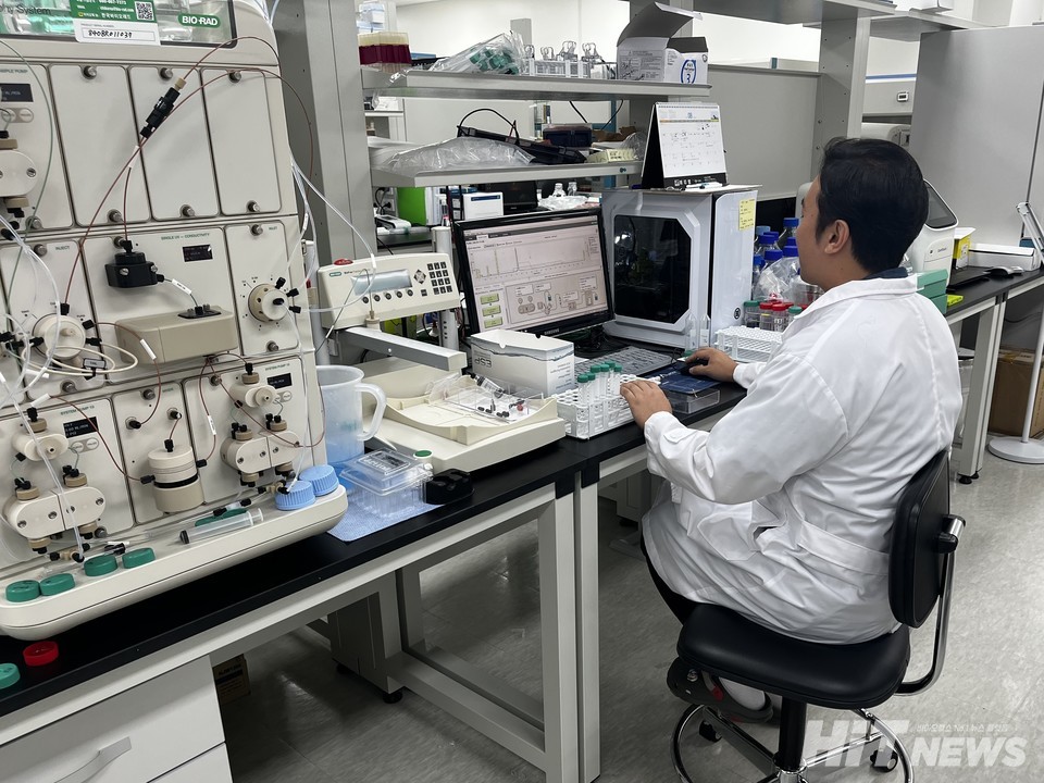 박셀바이오 연구원의 일하는 모습