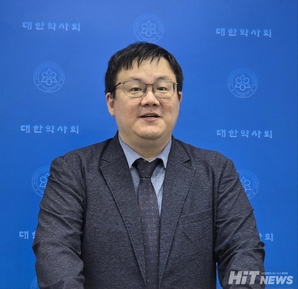 박현진 약준모 회장이 기자간담회에서 이야기하고 있다. / 사진=김민지 인턴기자