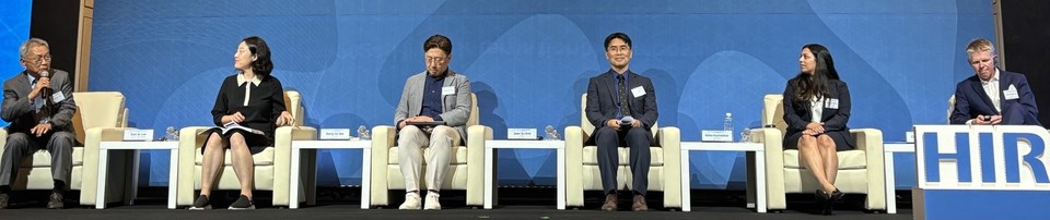(사진 왼쪽부터) 이정신 심평원 약제급여바카라위원장, 이은주 보건복지부 보험약제과 사무관, 여동호 LG화학 담당, 김준수 한국애브비 전무, Neha Kashalikar MassHealth 발표자, Jatin K. Dave 유매스찬의과대학 교수