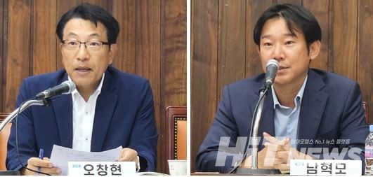 오창현 보건복지부 보건산업진흥과장(왼쪽)과 과학기술정보통신부 남혁모 첨단프라그마틱 슬롯사이트기술과장이 부처별 프라그마틱 슬롯사이트 지원방안을 소개하고 있다.