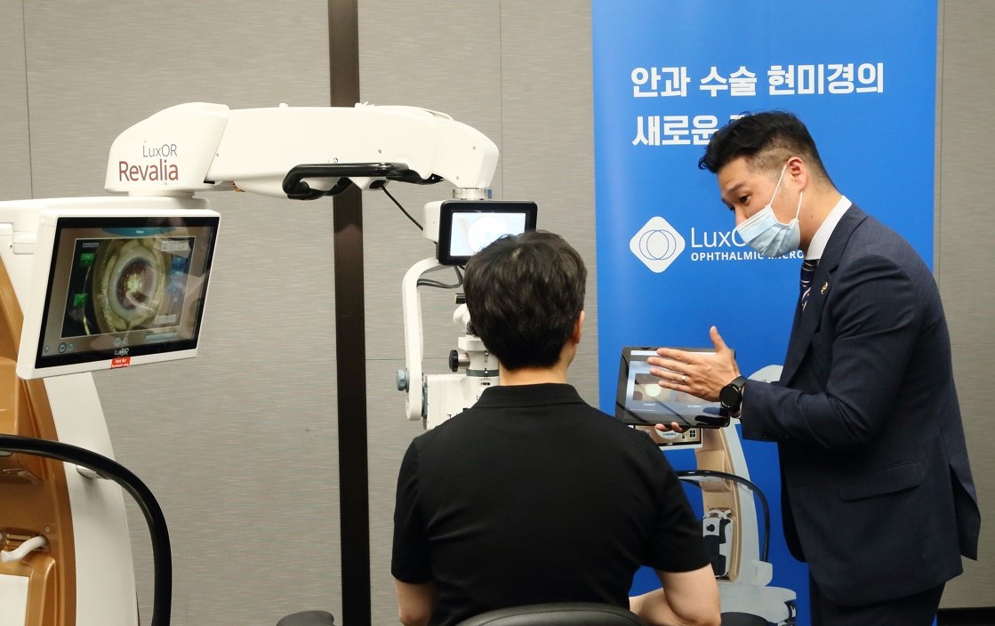 바카라 확률 비전 스위트 로드쇼 참가자가 바카라 확률 비전 스위트를 체험해보고 있다. 
