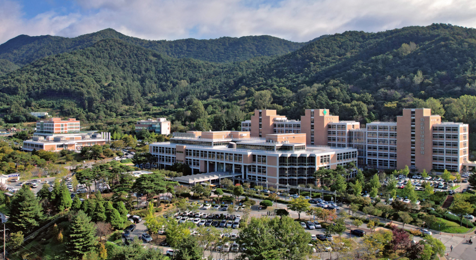 Hwasun Jeonnam National University Hospital exterior / Photo by Hwasun Jeonnam National University Hospital