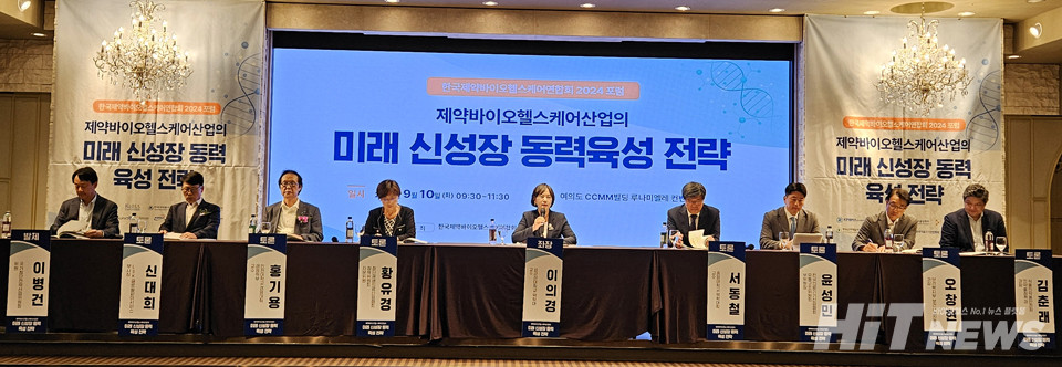 Under the moderation of Professor Eui-Kyung Lee, p슬롯 머신 일러스트elists shared their opinions from various perspectives.