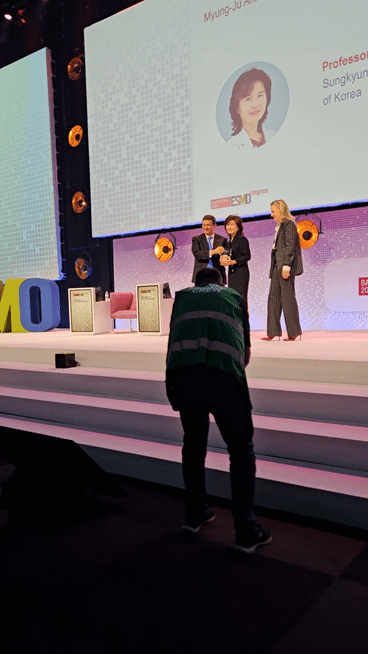 Professor Myung-Joo Ahn from the Department of Hematology and Oncology at Samsung Medical Center