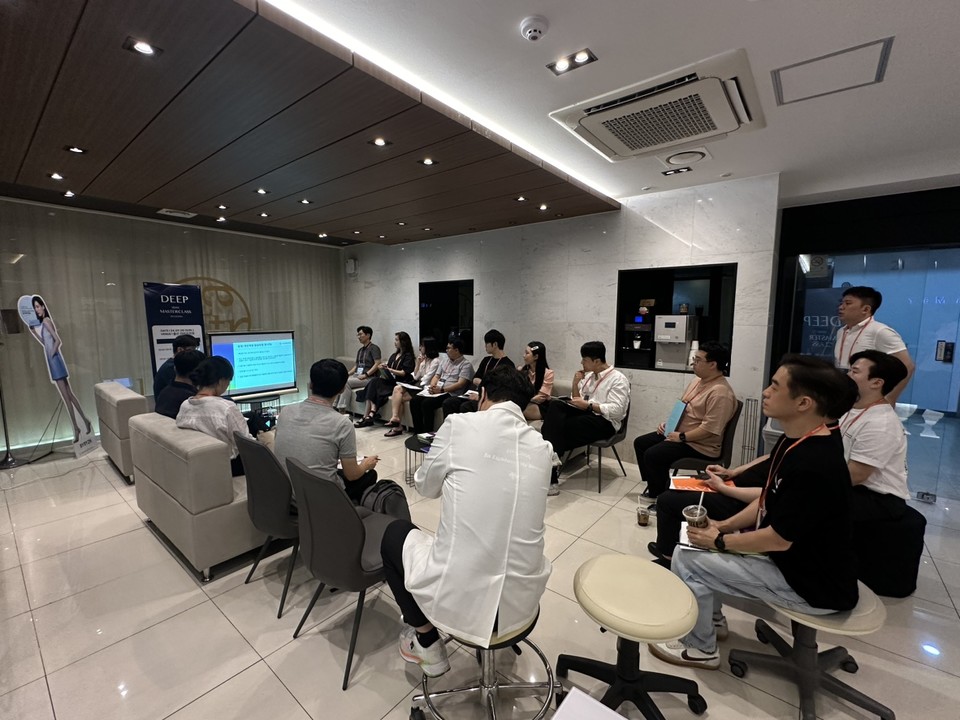 딥 원데이 마스터 클래스(DEEP 1Day Master Class) 참석자들이 강의를 듣고 있다.(사진제공=대웅제약)