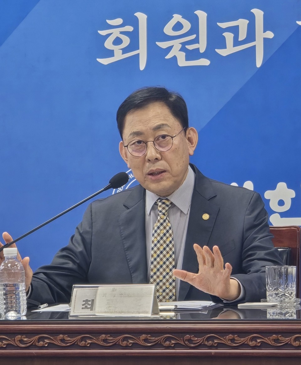 최광훈 대한바카라 게임 사이트회장이 FAPA2024 서울 행사 내용을 설명하고 있다. / 사진=김민지 기자