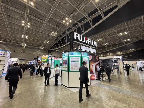 어느 나라나 이같은 박람회에서 부스의 가장 앞에 있는 곳이 그 행사의 성격을 보여준다. 올해 역시 후지필름을 비롯한 CDMO 기업이 앞쪽에 포진해 있었다.