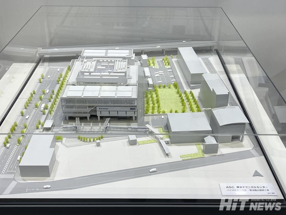 Model of the Yokohama facility, set for completion in 2026, for the production of antibody drugs, messenger RNA (mRNA) therapeutics, and cell therapies / Photo by Reporter Daeyeol Nam
