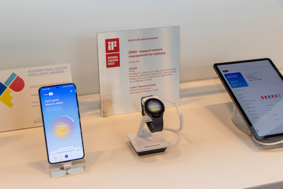 SK바이오팜의 뇌전증 관리 AI 플랫폼 제로(Zero)와 연동한 스마트 기기 / 사진=SK바이오팜