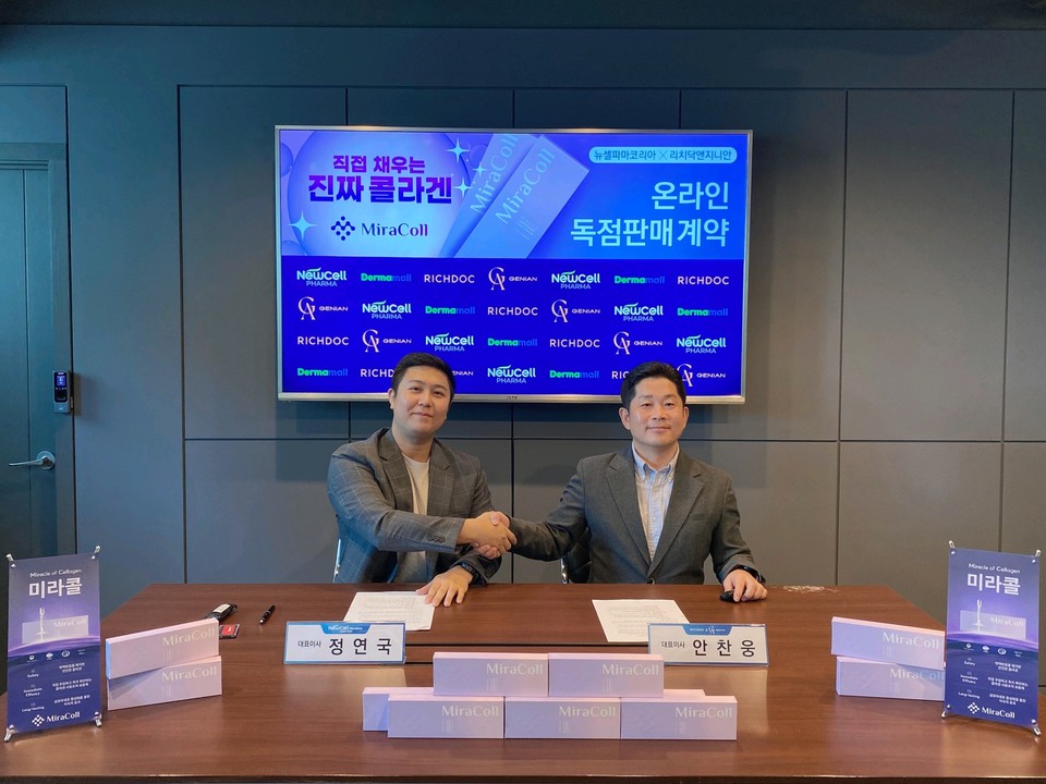 (왼쪽부터) 뉴셀파마코리아 정연국 대표, 리치닥앤지니안 안찬웅 대표 / 사진=뉴셀파마코리아