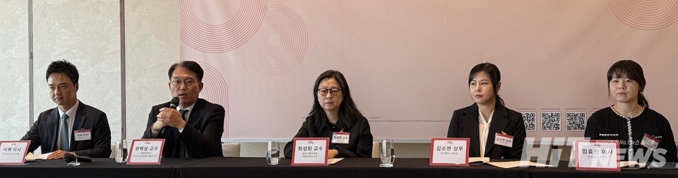 (사진 왼쪽부터) 이혁 한국릴리 당뇨사업부 이사, 권혁상 가톨릭대학교 여의도성모병원 슬롯사이트 볼트카지노메이저, 최성희 분당서울대병원 슬롯사이트 볼트카지노메이저, 김소연 한국릴리 의학부 상무, 임효진 한국릴리 의학부 이사