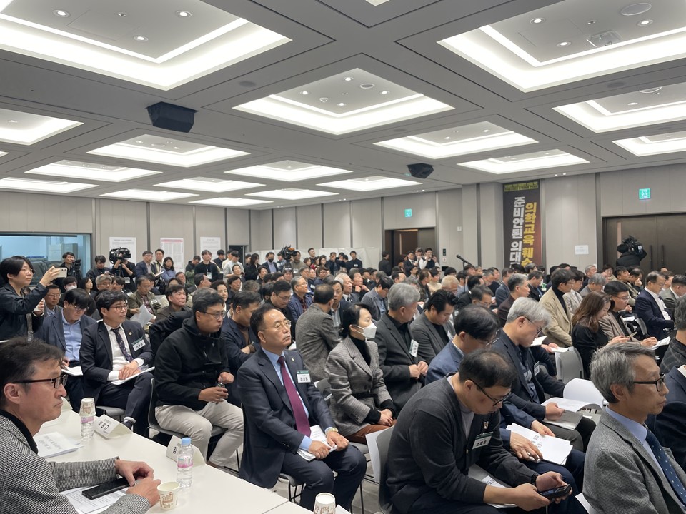 의사협회는 10일 임시대의원총회를 열구 임현택 의협 회장의 불신임에 대한 표결을 진행했다.