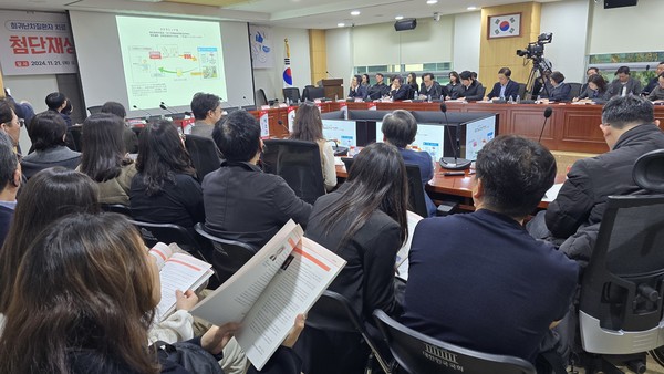 토론회 현장에는 식순을 마칠 때까지 각계 관계자들의 추가 방문이 이어져 보조석이 모자란 해프닝을 빚었다.