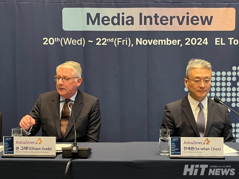 (From left) Shaun Grady, Executive Vice President of Global Bus파라오 슬롯ess Development at AstraZeneca, and Se-Hwan Jeon, Country President of AstraZeneca Korea