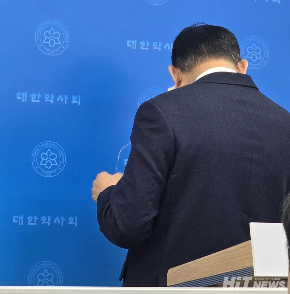 최광훈 후보가 기자회견에서 눈물을 흘렸다. / 사진=김민지 기자