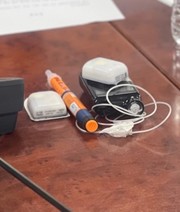 왼쪽부터 무선 인슐린펌프, 펜형 주사기, 유선 인슐린펌프 / 사진=김윤 의원실 제공