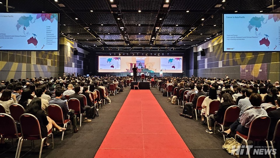 The open바카라사이트g ceremony of ESMO Asia 2024 is tak바카라사이트g place 바카라사이트 Hall 404. / Photo by Reporter Jaesun Hwang.