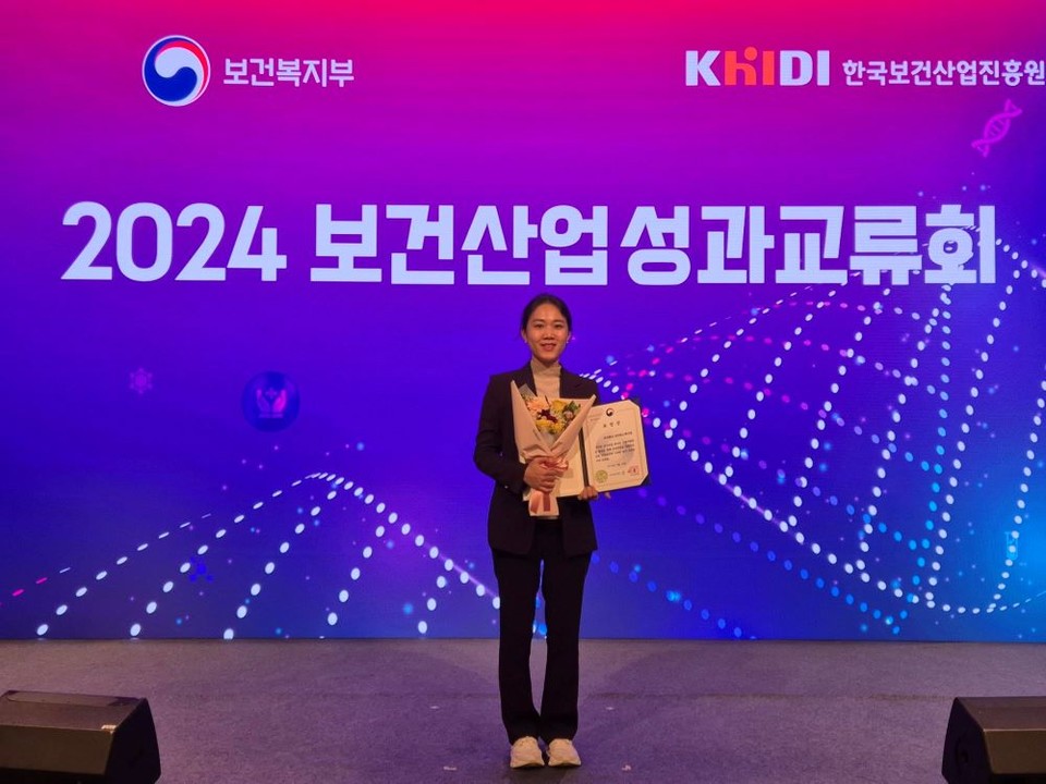 보건복지부 장관상을 수상한 브이메디칼 황경민 대표 / 사진=브이메디칼