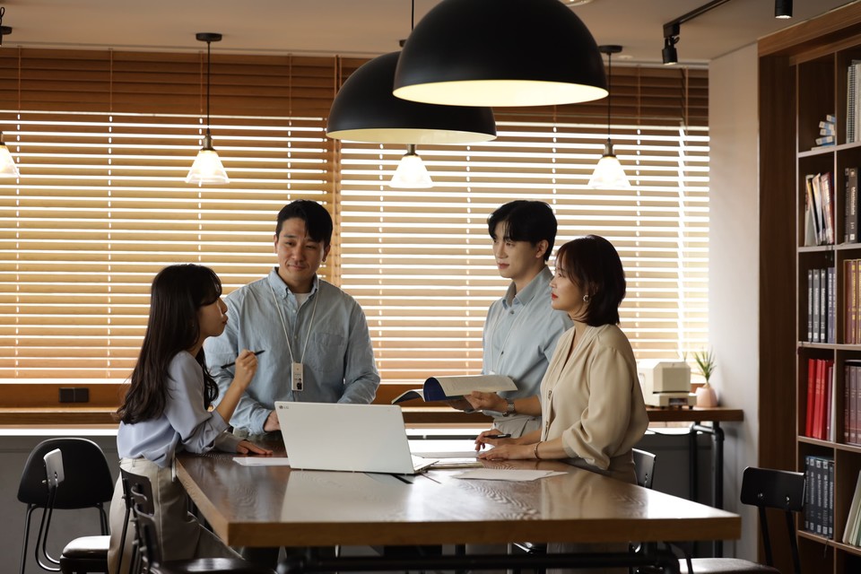 인턴사원은 멘토들과 함께 주요 프로젝트에 참여하며 실무 역량을 키울 수 있다