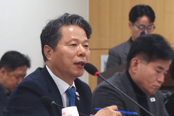 서영석 국회의원이 행사에 앞서 인사말을 전하고 있다.