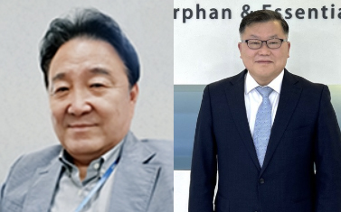 최병철 전 상근심사위원(왼쪽)과 김진석 전 희귀필수의약품센터장(오른쪽)
