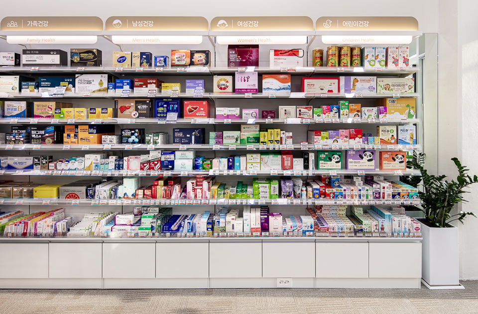 휴베이스 약국진열 예시. /사진=휴베이스.