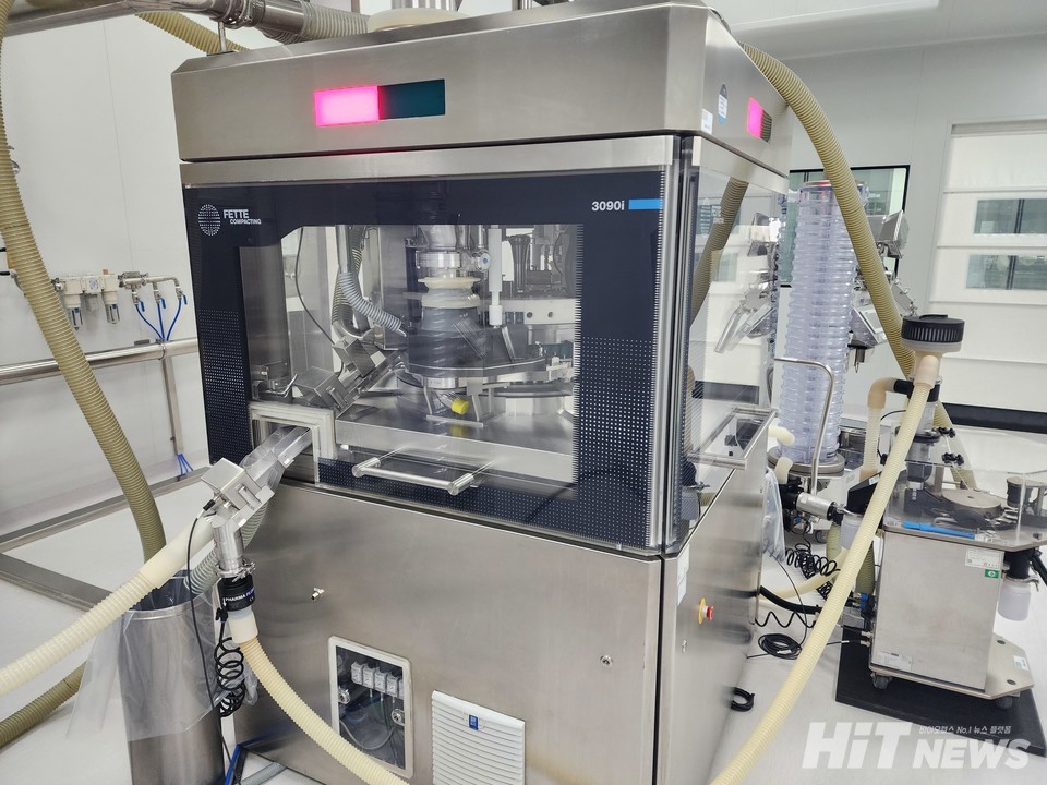 A tablet press at 토토 가상계좌 반환’s Cheonan plant / Photo by Reporter Sunjae Choi