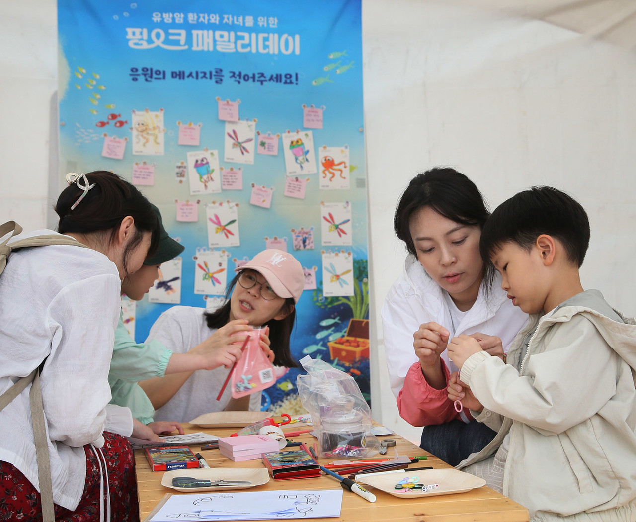 슬롯 머신 사이트 사이언스 코리아는 지난 17일, 일산 호수공원에서 진행된 '핑크 패밀리 데이'에 참여해 봉사활동을 진행했다.