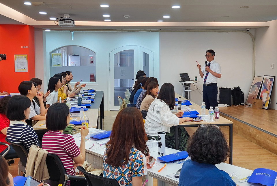 한국 SOOD 바카라 룰협회 회장 박창진 원장 강의 모습. 사진= 휴베이스
